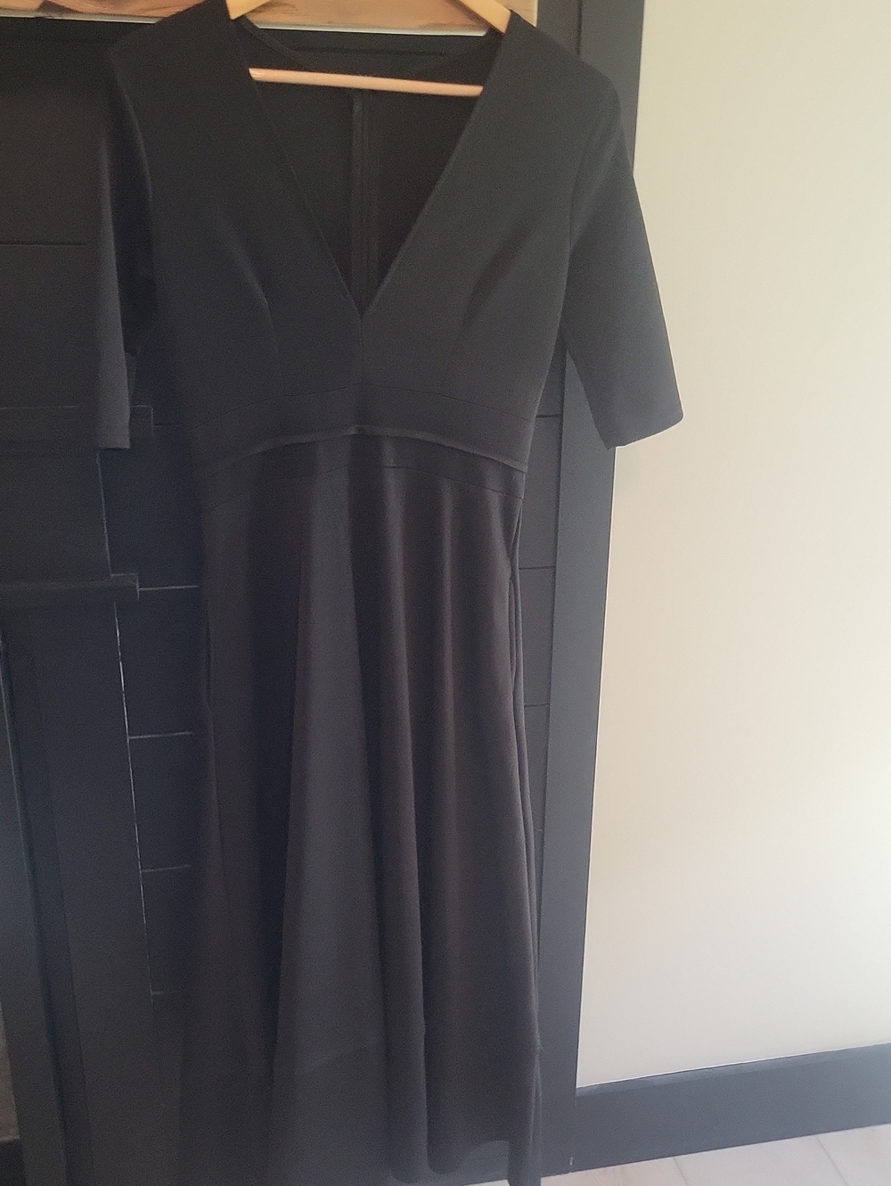 Elegant Black V-Neck Midi Dress